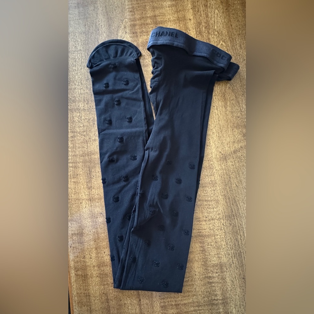 Authentic Chanel classic black CC tights size M BNIB - Picture 5 of 10